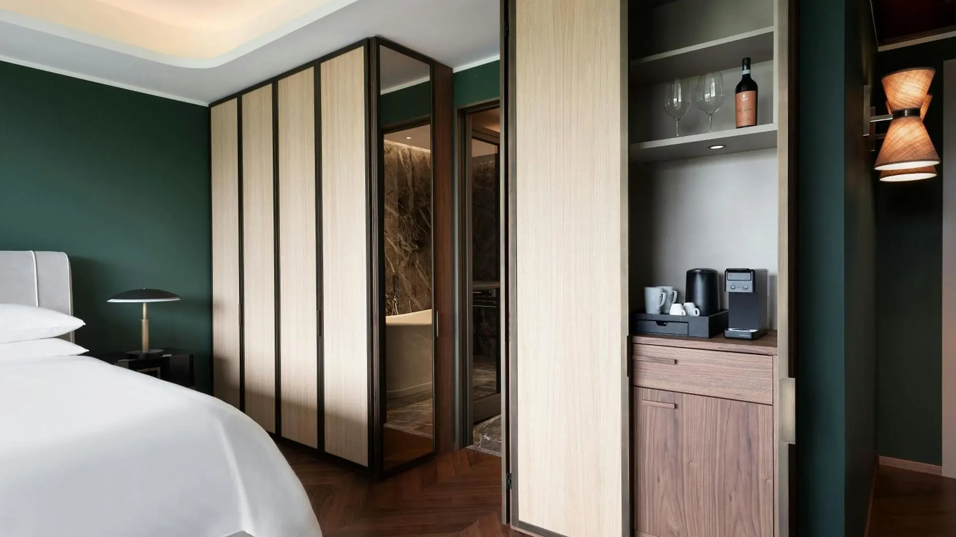 Sheraton Lake Como Hotel 4*,  Italia