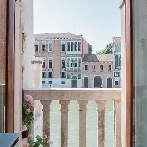 Palace Canal View By Wonderful Italy , Venise Italie