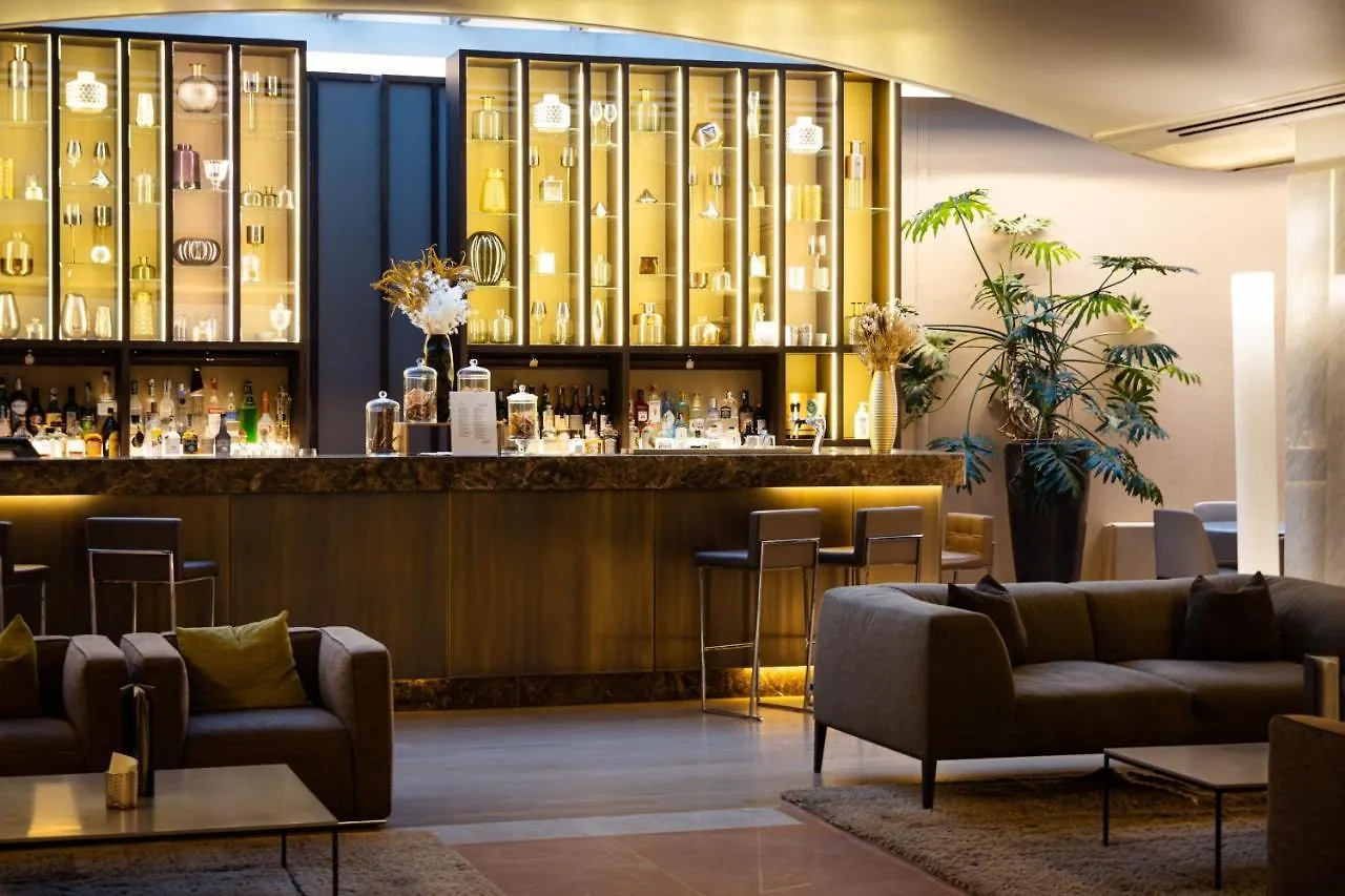 Sheraton Lake Como Hotel 4*,